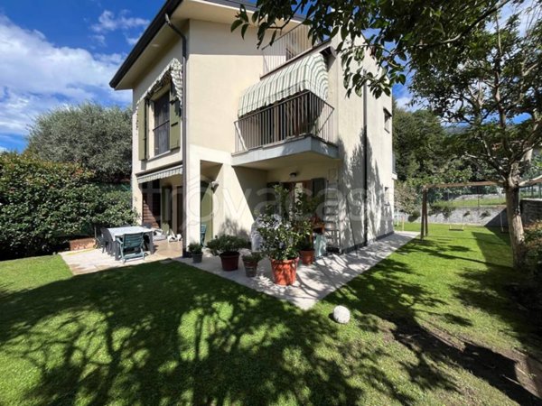 casa indipendente in vendita a Barasso
