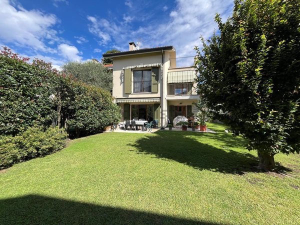 casa indipendente in vendita a Barasso