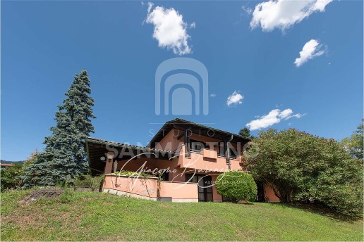 casa indipendente in vendita a Barasso