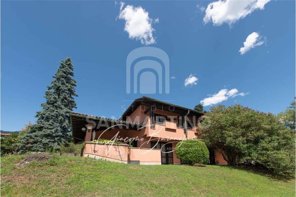 casa indipendente in vendita a Barasso