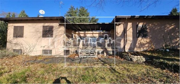 casa indipendente in vendita a Barasso