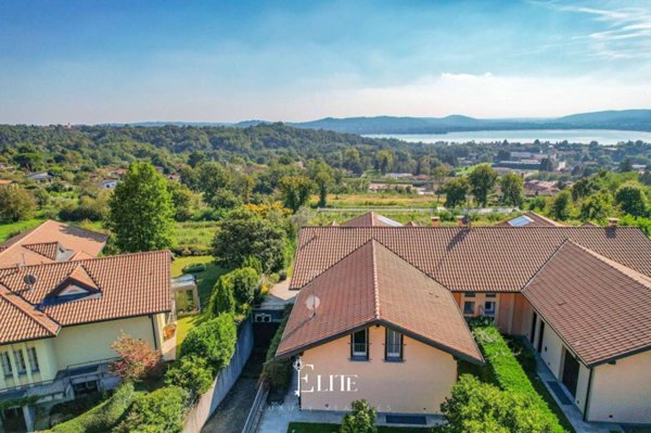 casa indipendente in vendita a Barasso