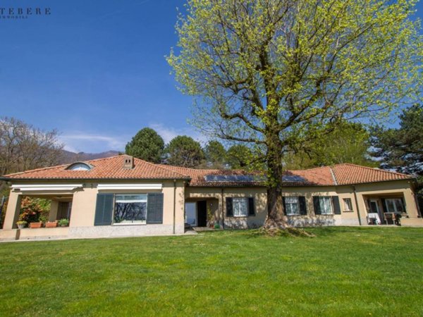 casa indipendente in vendita a Barasso