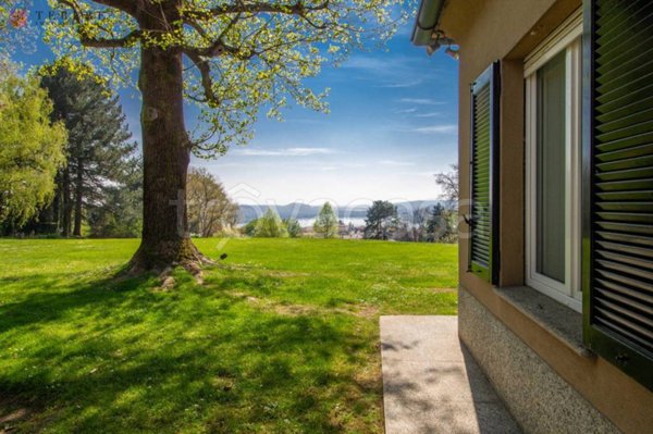 casa indipendente in vendita a Barasso