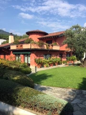 casa indipendente in vendita a Barasso
