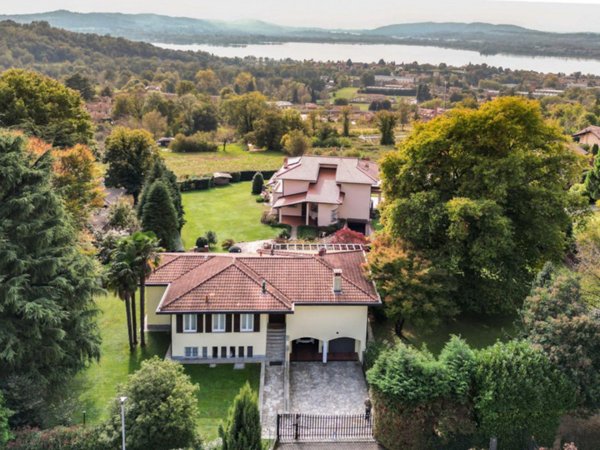 casa indipendente in vendita a Barasso