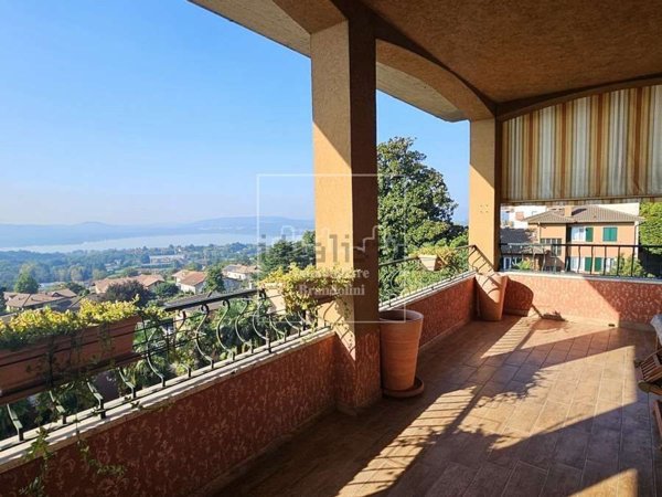 appartamento in vendita a Barasso