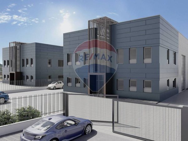 locale commerciale in vendita a Barasso