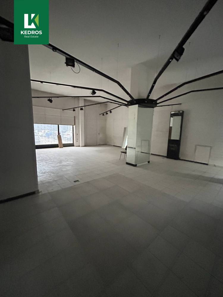 locale commerciale in vendita a Barasso