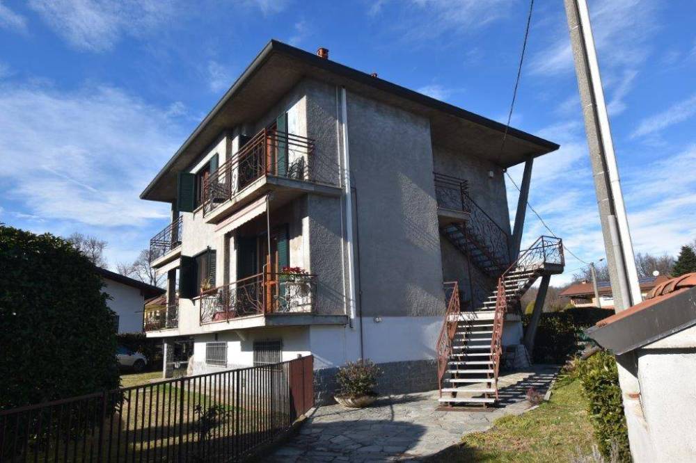 casa indipendente in vendita a Barasso