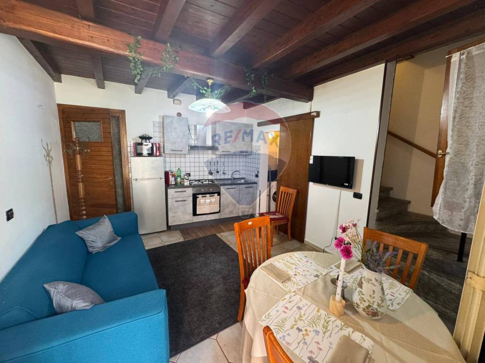 casa indipendente in vendita a Barasso