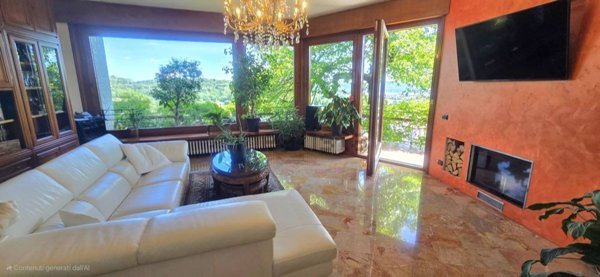 casa indipendente in vendita a Barasso