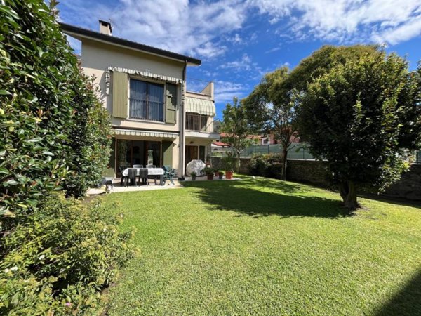 casa indipendente in vendita a Barasso