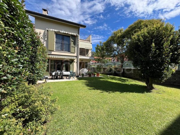 casa indipendente in vendita a Barasso