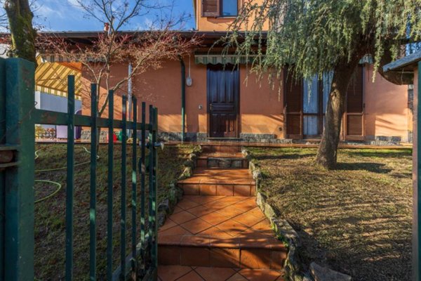 casa indipendente in vendita a Barasso