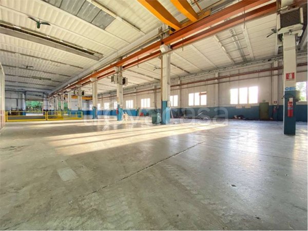 locale commerciale in vendita a Barasso