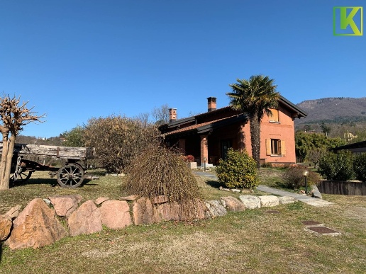 casa indipendente in vendita a Barasso