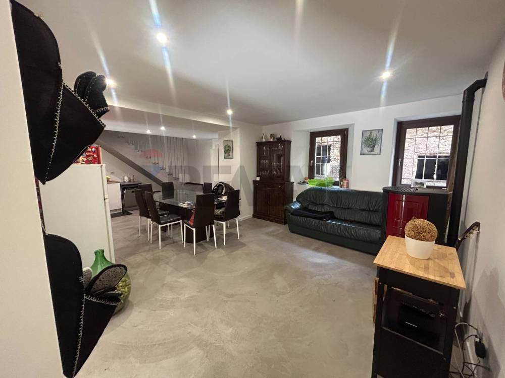 casa indipendente in vendita a Barasso