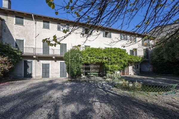 casa indipendente in vendita a Barasso