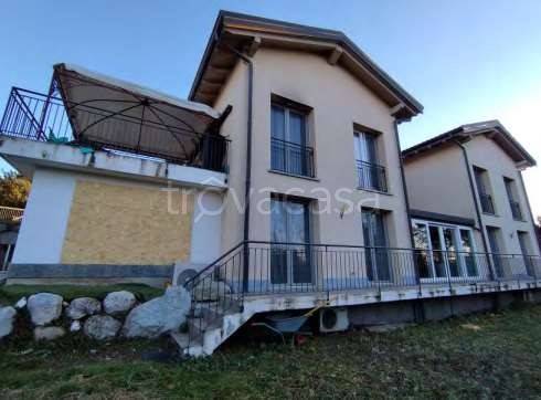 casa indipendente in vendita a Barasso