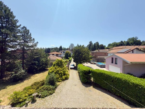 casa indipendente in vendita a Barasso