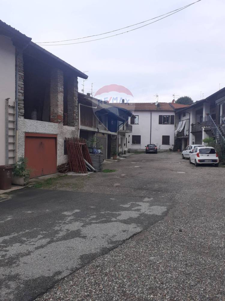 locale di sgombero in vendita a Barasso