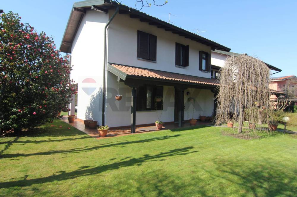 casa indipendente in vendita a Barasso