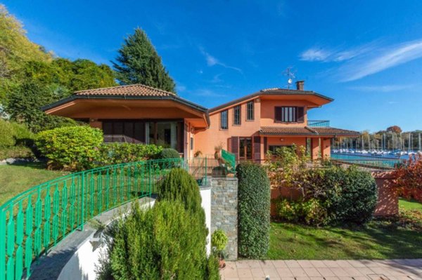 casa indipendente in vendita a Barasso