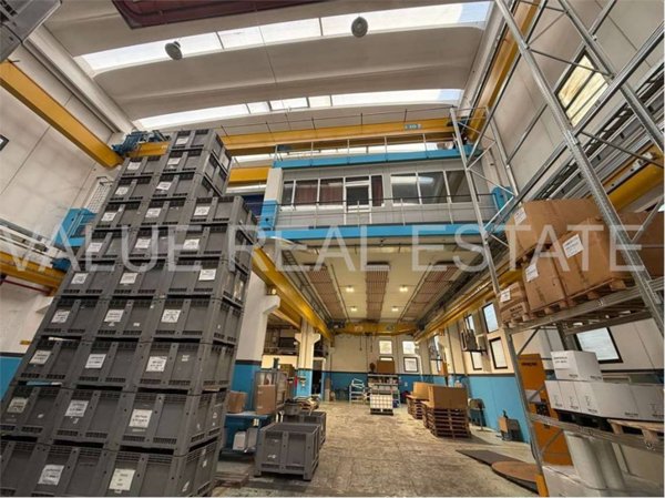 locale commerciale in vendita a Barasso