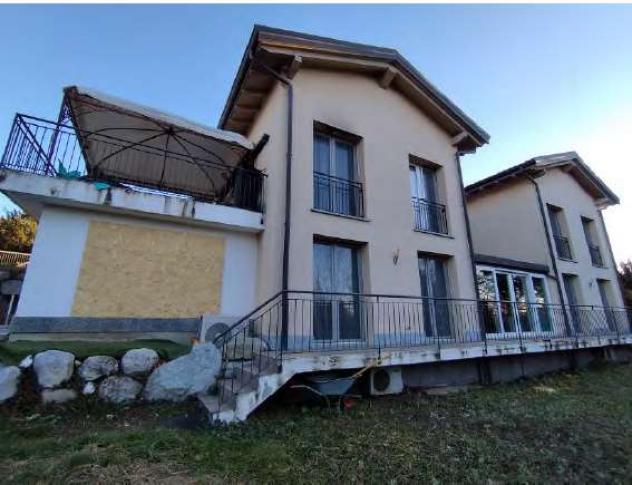 casa indipendente in vendita a Barasso