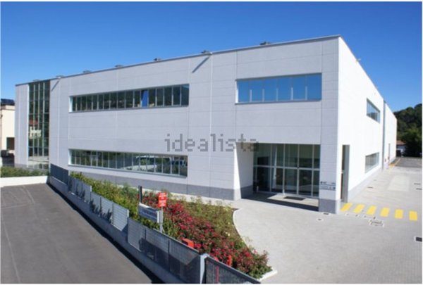 capannone in vendita a Barasso