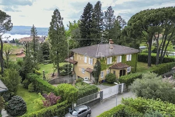 casa indipendente in vendita a Barasso