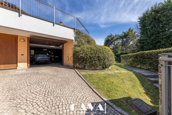 casa indipendente in vendita a Barasso