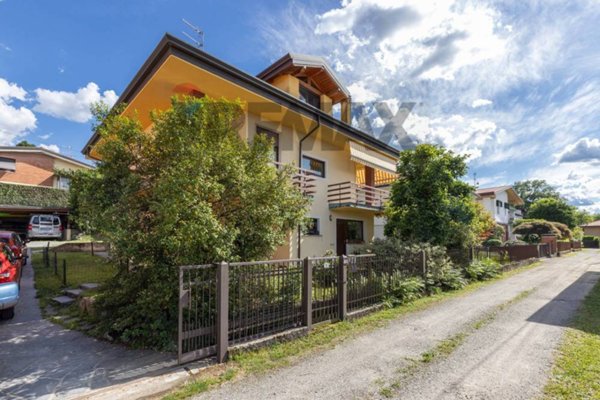 casa indipendente in vendita a Barasso