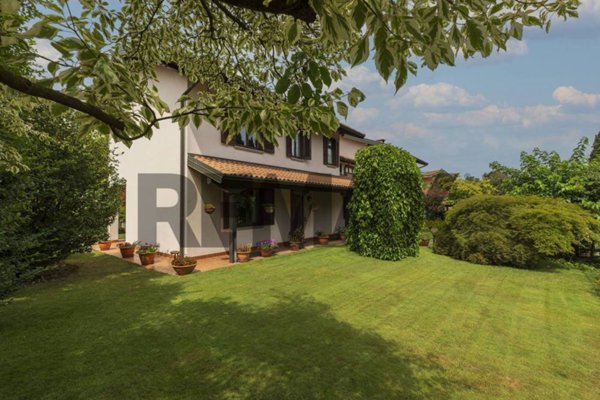 casa indipendente in vendita a Barasso
