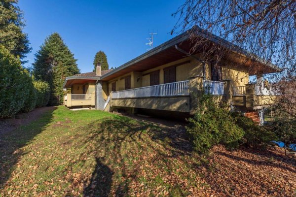 casa indipendente in vendita a Barasso