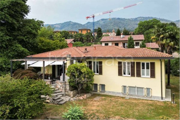 casa indipendente in vendita a Barasso