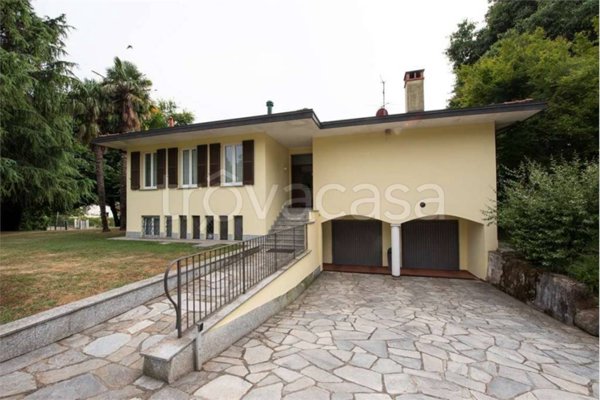 casa indipendente in vendita a Barasso