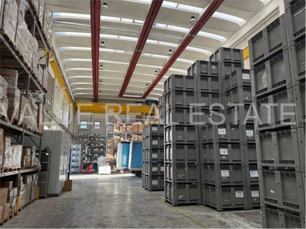 locale commerciale in vendita a Barasso