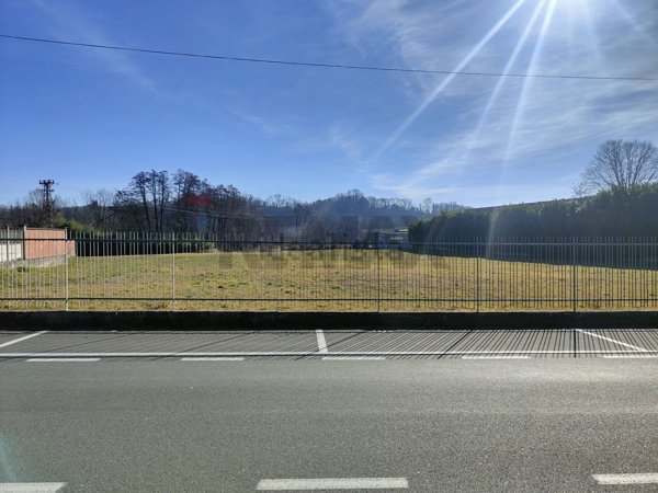 capannone in vendita a Barasso