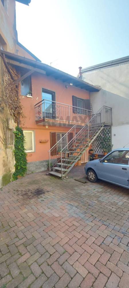 casa indipendente in vendita a Barasso