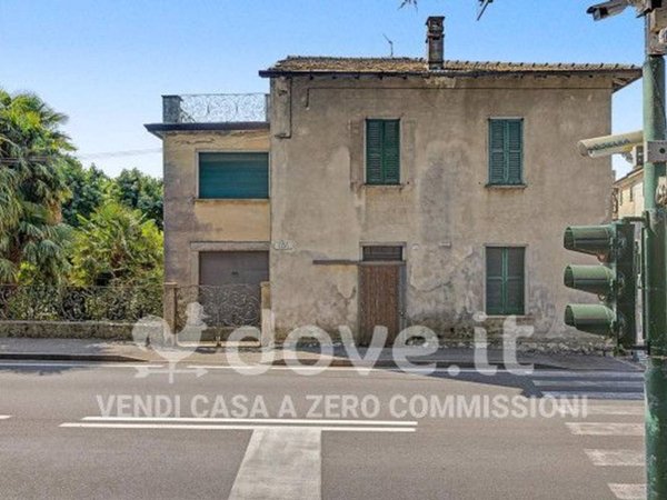 casa indipendente in vendita a Barasso