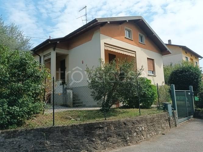 casa indipendente in vendita a Barasso