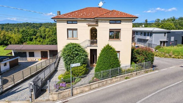 casa indipendente in vendita a Barasso