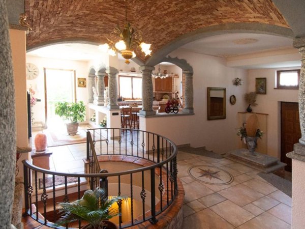 casa indipendente in vendita a Bedero Valcuvia