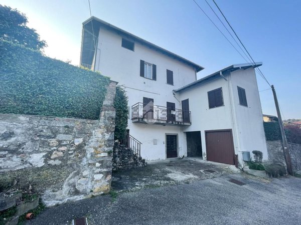 appartamento in vendita a Besano