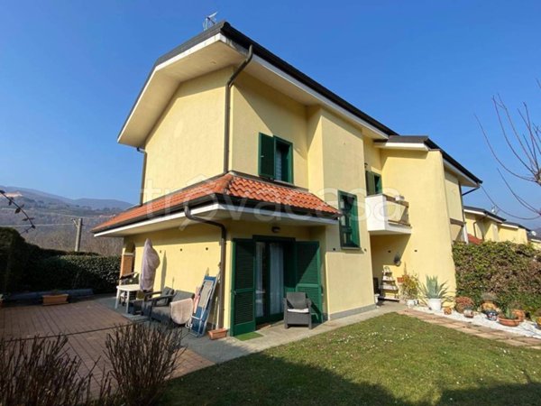 casa indipendente in vendita a Besano