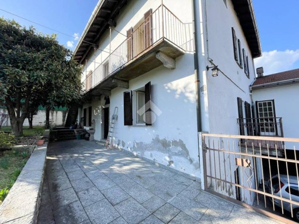 appartamento in vendita a Besano