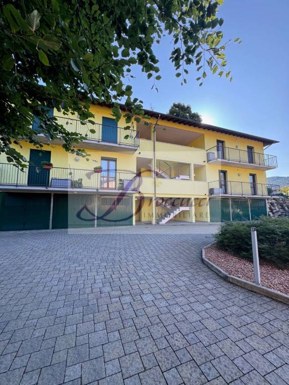 appartamento in vendita a Besano