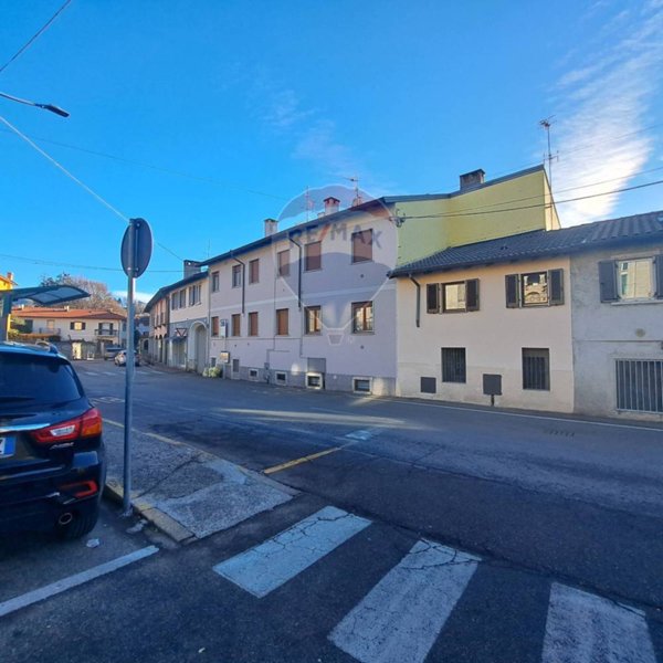 casa indipendente in vendita a Besano